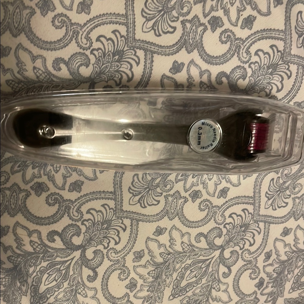 Microneedle Derma Roller with Case